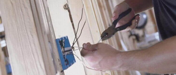Wie wird die Elektrofachkraft für festgelegte Tätigkeiten ausgebildet?