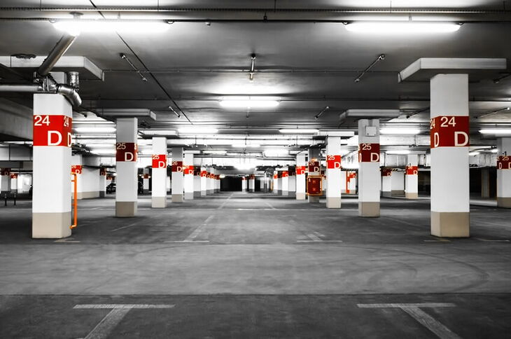 Brandmeldeeinrichtungen in Tiefgaragen sind von Sachverständigen zu prüfen