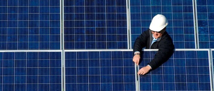 Jede Photovoltaikanlage (PV-Anlage) ist eine elektrische Anlage, somit drohen Stromgefahren.