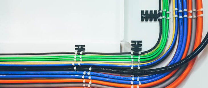 Der Schutz elektrischer Leitungen ist ein wesentlicher Faktor zur Sicherheit elektrischer Anlagen.