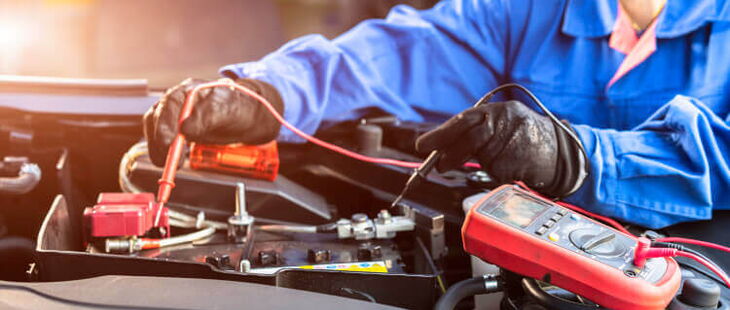 Elektrotechnische Arbeiten an Hochvoltsystemen sind mit Gefahren verbunden!