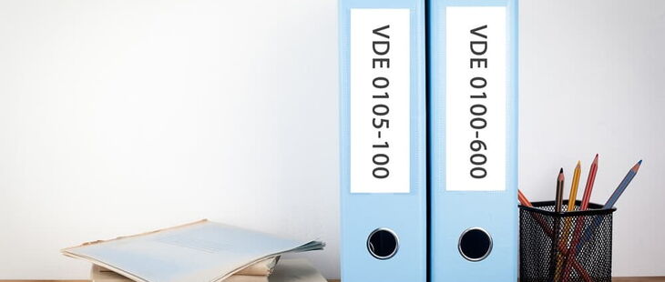 Mit Neufassung der Norm VDE 0105-100 hat sich für die Arbeit der Elektrofachkraft einiges geändert.