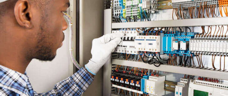 Betriebsmittel und Schutzeinrichtungen sollten ausreichend gekennzeichnet sein Betriebsmittel und Schutzeinrichtungen sollten ausreichend gekennzeichnet sein
