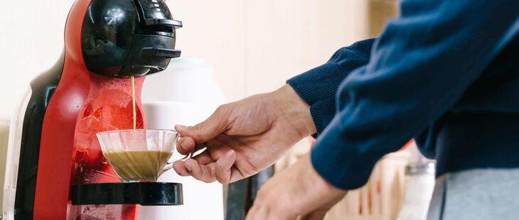 Die Kaffeemaschine im Betrieb als Brandgefahr