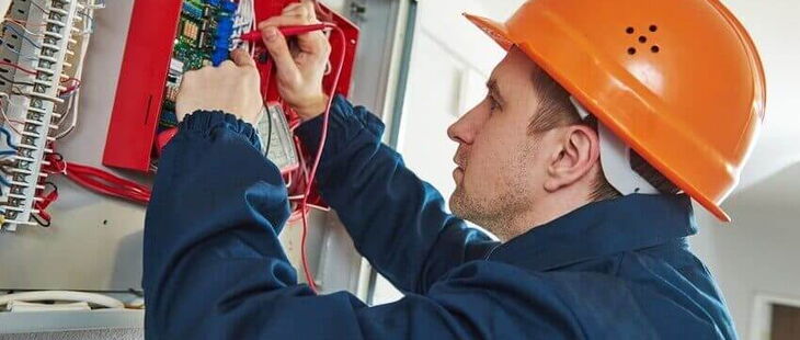 Die TRBS 1112 schafft sichere Arbeitsbedingungen für Elektrofachkräfte.