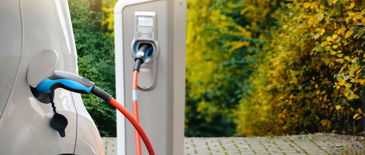 Die Elektromobilität boomt. Werden Sie fit für die neuen Aufgaben und meistern Sie die Herausforderung Elektromobilität.