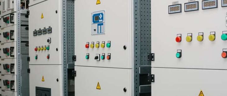 Die VDE 0100-731 gewährleistet ein hohes Maß an Betriebssicherheit Die VDE 0100-731 macht Vorgaben für abgeschlossene elektrische Betriebsstätten.