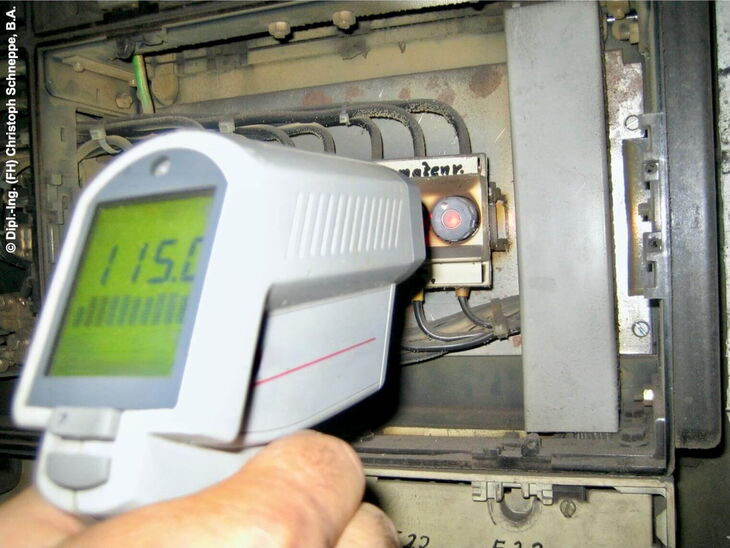 Hohe Temperatur an einer Schraubsicherung