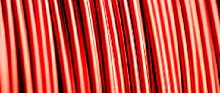 Innerhalb feuergefährdeter Betriebsstätten dürfen nur nicht flammenausbreitende Kabel und Leitungen eingesetzt werden.