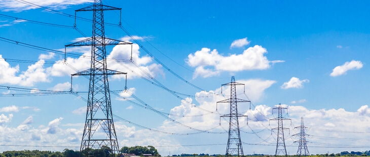 Die Elektroinstallation im Zusammenhang mit den angeschlossenen Betriebsmitteln spielt eine entscheidende Rolle bei möglichen Störungen durch niederfrequente Magnetfelder