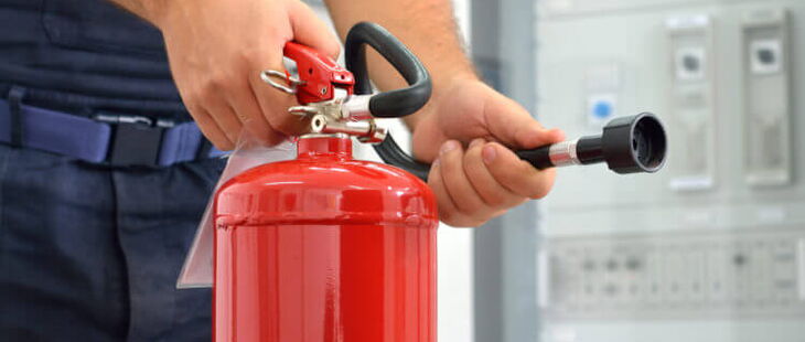 Schon während der Errichterphase einer elektrischen Anlage muss das Thema „Brandschutz“ berücksichtigt werden.