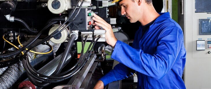 Maschinen müssen in regelmäßigen Abständen elektrotechnischen Prüfungen unterzogen werden. Maschinen müssen in regelmäßigen Abständen elektrotechnischen Prüfungen unterzogen werden.