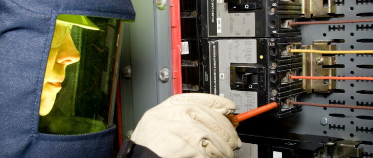 Elektrounfälle passieren auch berufserfahrenen Elektrofachkräften