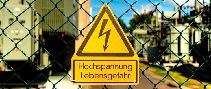Bei Nichtbeachtung der fünf Sicherheitsregeln kann es schnell zu einem Stromunfall mit Störlichtbogen kommen.