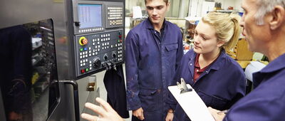 Elektrotechnische Unterweisung: Dass er seiner Unterweisungspflicht nachgekommen ist, beweist der Arbeitgeber mit der abschließenden Dokumentation.