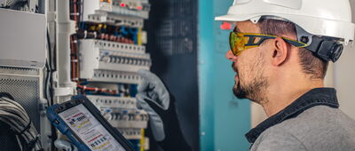 Die TRBS 1201 ist für Elektrofachkräfte von unmittelbarer praktischer Relevanz, da sie die Vorgaben der Betriebssicherheitsverordnung konkretisiert.