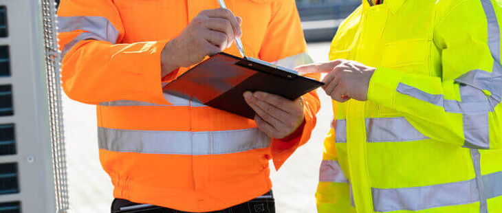 Bei einer Gefährdungsbeurteilung kann man arbeitsplatzbezogen, personenbezogen, arbeits bereichsbezogen oder tätigkeitsbezogen vorgehen. Bei einer Gefährdungsbeurteilung kann man arbeitsplatzbezogen, personenbezogen, arbeits bereichsbezogen oder tätigkeitsbezogen vorgehen.
