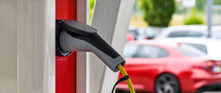Ein besonderes Merkmal von Elektroladesäulen stellt die permanente Nutzung unter extremen Bedingungen durch elektrotechnische Laien dar.