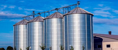 Lagerräume wie Silos gehören zu den feuergefährdeten Betriebsstätten