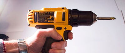 Typenschild auf elektrischem Arbeitsmittel