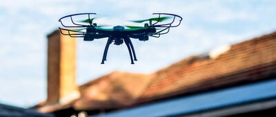 Neben dem privaten Flugsport-Vergnügen setzen auch Unternehmen und Behörden Drohnen immer öfter ein.