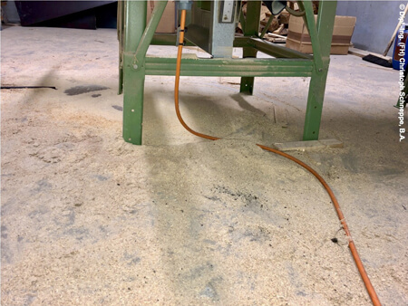 Holzverarbeitende Werkstatt mit brennbarem Staub