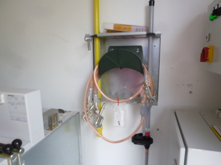 Brandschaden, verursacht durch verpolte Stringverkabelung im Generatoranschlusskasten